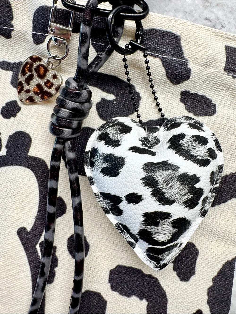 New Hello Kitty Cat Zippered Shopping Bag Purse Tote w/ Heart Charm - 14.5”